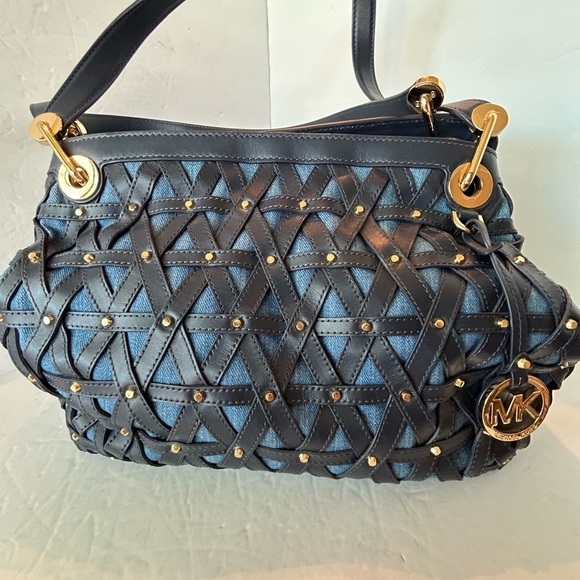 Michael Kors NWOT Raven Studded Navy Criss Cross Leather Design Shoulder Bag - Picture 1 of 11